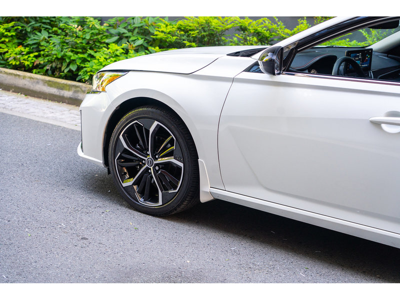 2023 Nissan Altima SR Sporty Elegance Meets Everyday Performance