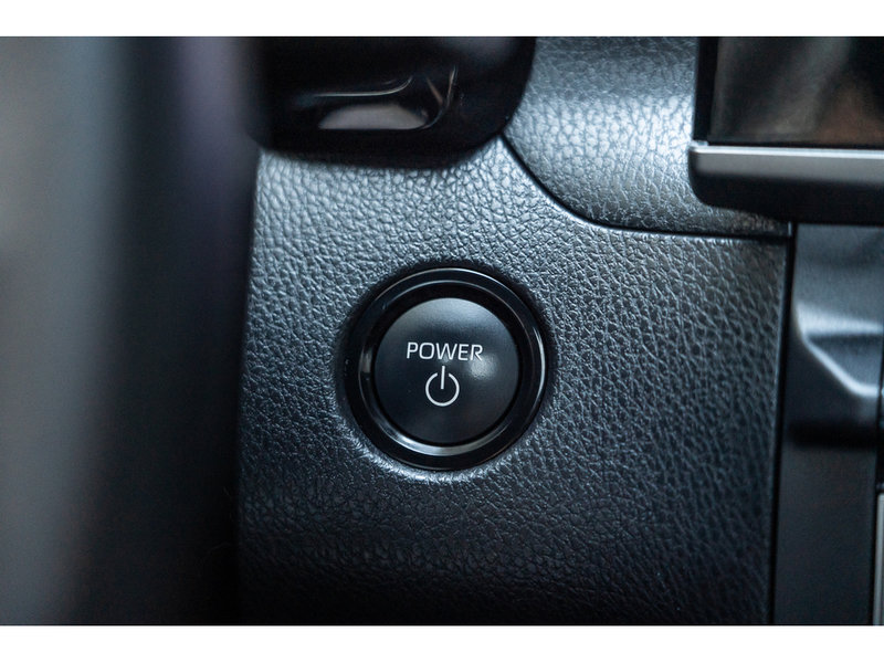 2025 Toyota Camry XSE Sporty Hybrid Efficiency with Everyday Comfort