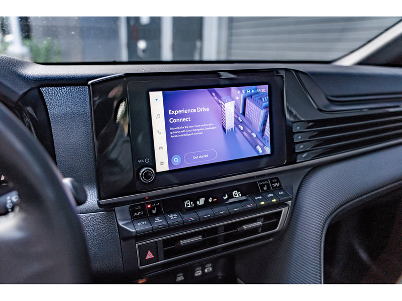 2025 Toyota Camry XSE Sporty Hybrid Efficiency with Everyday Comfort