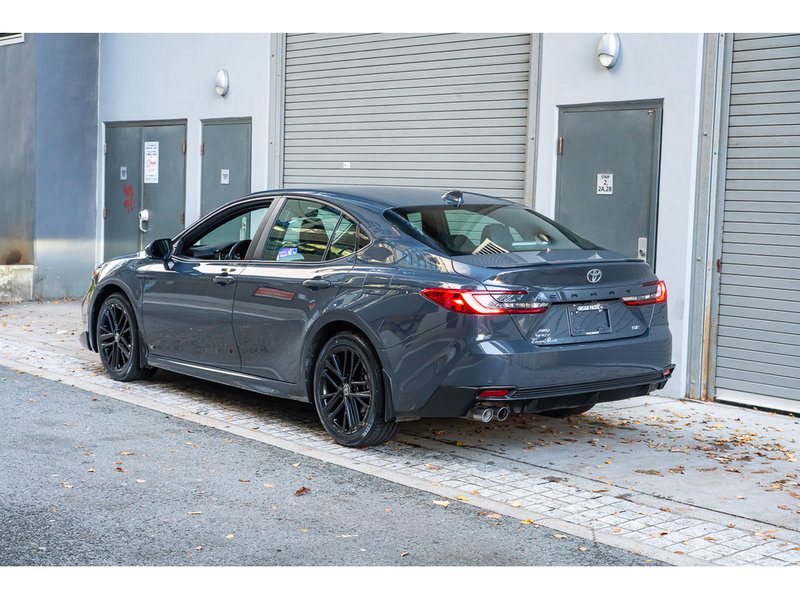 2025 Toyota Camry XSE Sporty Hybrid Efficiency with Everyday Comfort