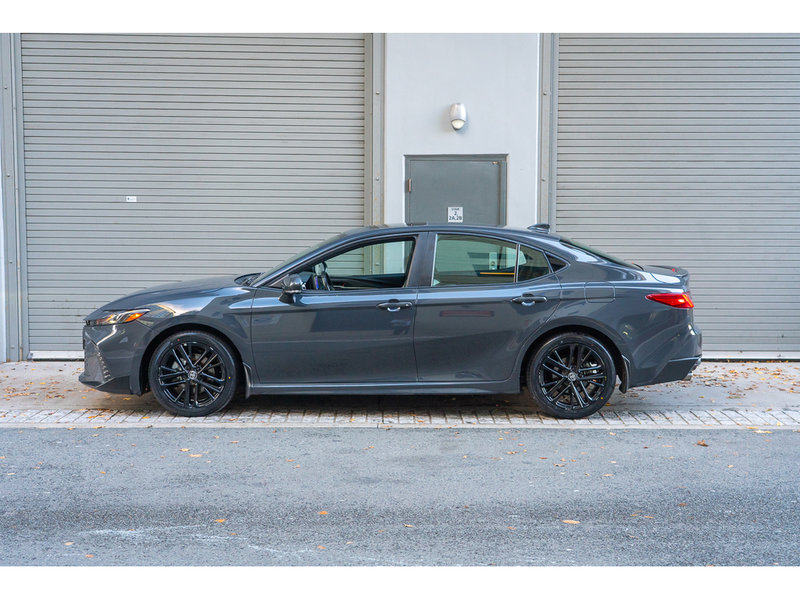 2025 Toyota Camry XSE Sporty Hybrid Efficiency with Everyday Comfort