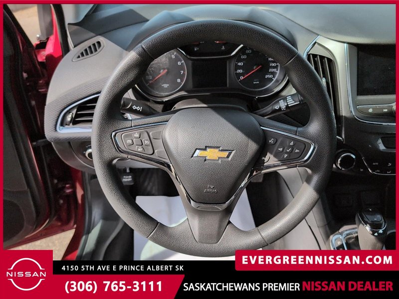 2019 Chevrolet Cruze LT GREAT FUEL ECONOMY AND SHARP LOOKING!