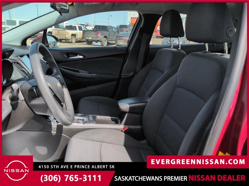 2019 Chevrolet Cruze LT GREAT FUEL ECONOMY AND SHARP LOOKING!