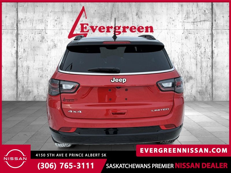 2024 Jeep Compass Limited ULTRA LOW KLMs ON THIS TRADE IN!