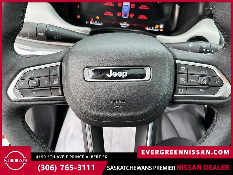 2024 Jeep Compass Limited ULTRA LOW KLMs ON THIS TRADE IN!