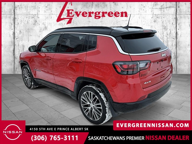 2024 Jeep Compass Limited ULTRA LOW KLMs ON THIS TRADE IN!