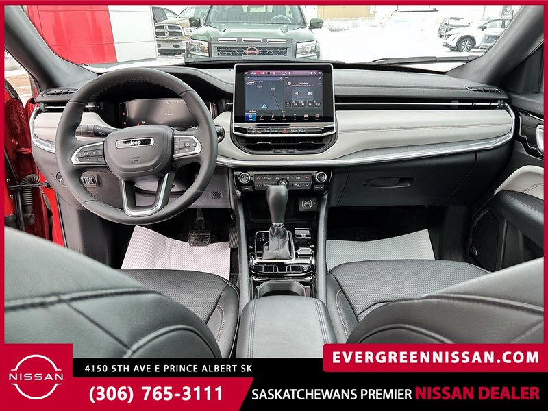 2024 Jeep Compass Limited ULTRA LOW KLMs ON THIS TRADE IN!