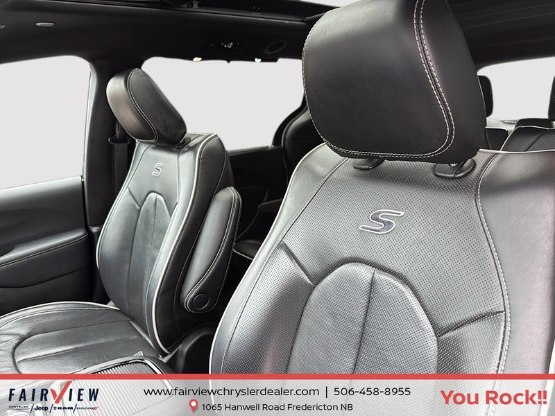 2025 Chrysler Pacifica Limited Fully loaded