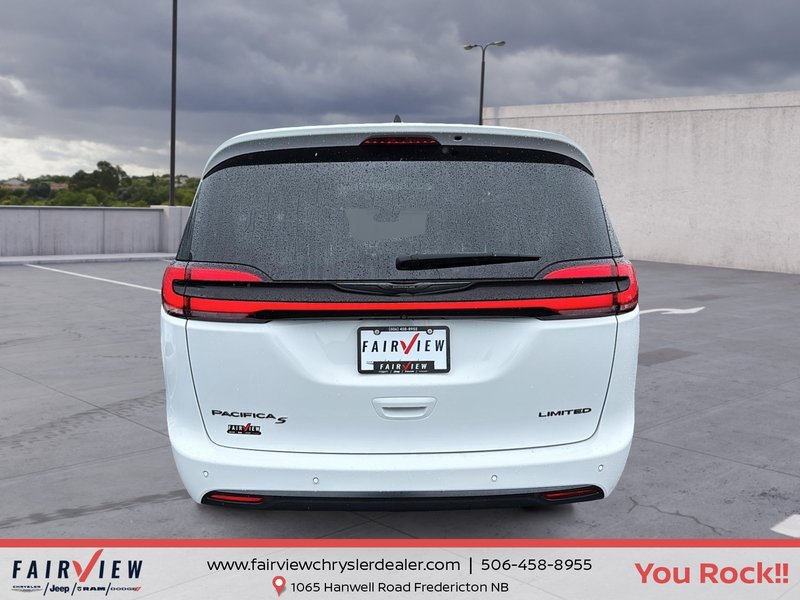 2025 Chrysler Pacifica Limited Fully loaded