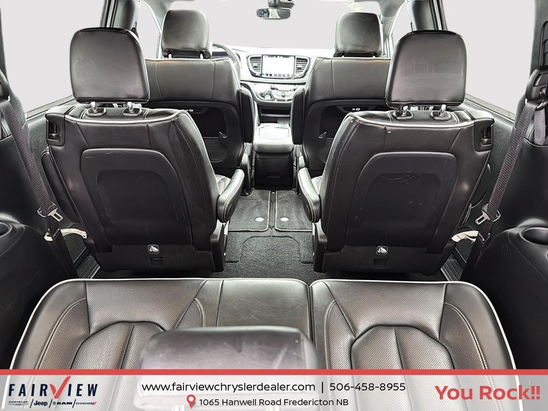 2025 Chrysler Pacifica Limited Fully loaded