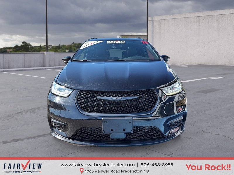 2025 Chrysler Pacifica Limited Sun and sound package power everything