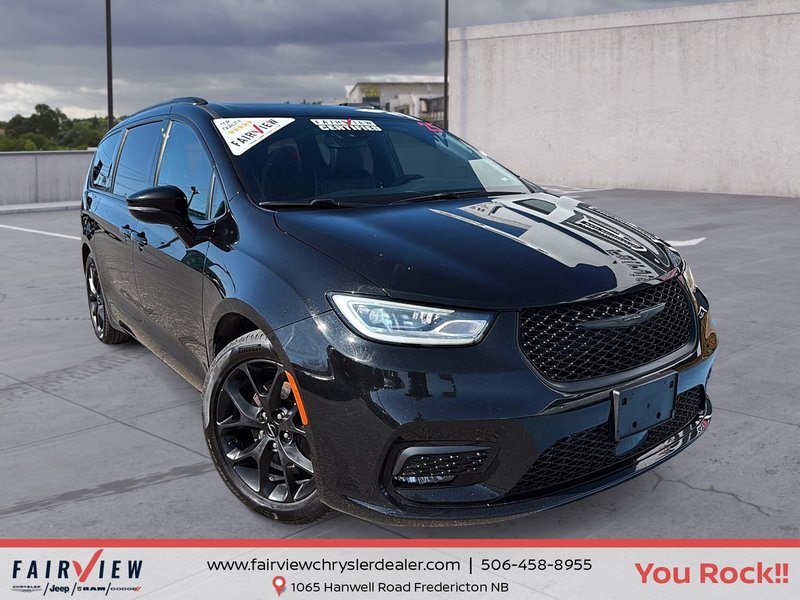 2025 Chrysler Pacifica Limited Sun and sound package power everything