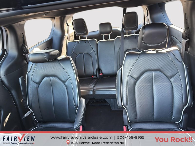 2025 Chrysler Pacifica Limited Loaded with sun and sound group