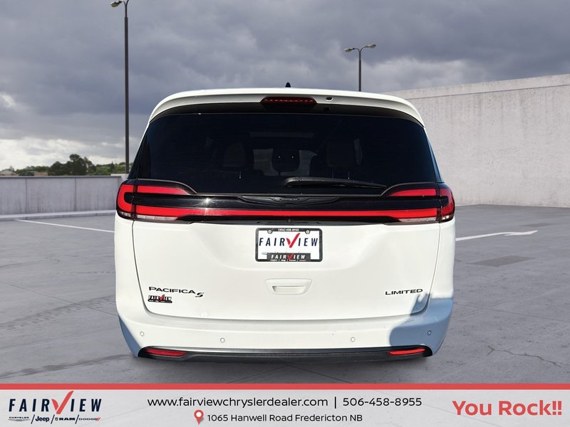 2025 Chrysler Pacifica Limited Loaded with sun and sound group