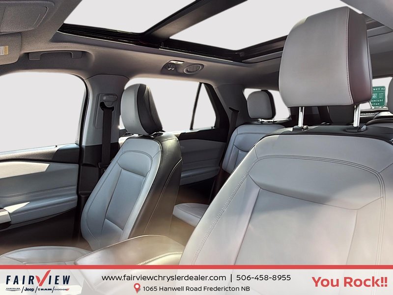 2021 Ford Explorer XLT Fully loaded, leather panoramic sunroof, advanced audio