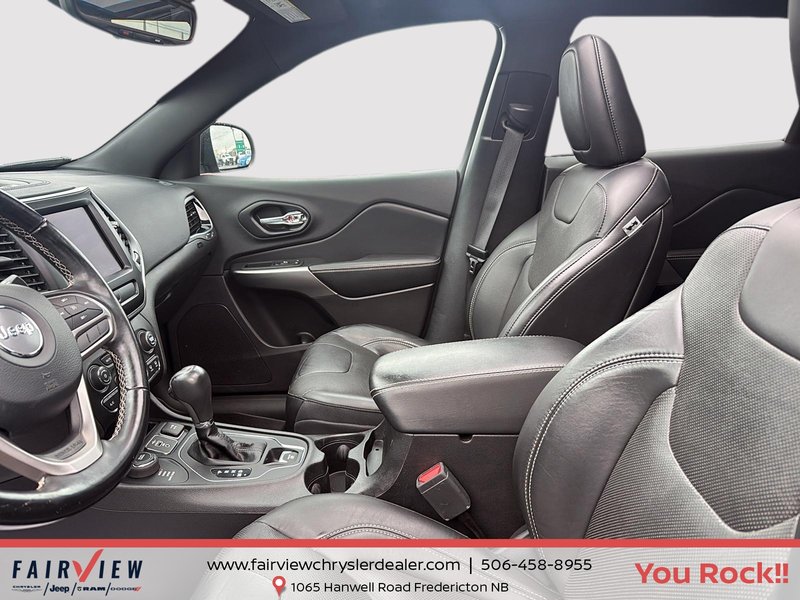 2021 Jeep Cherokee 80th Anniversary Leather, panoramic roof, trailer group