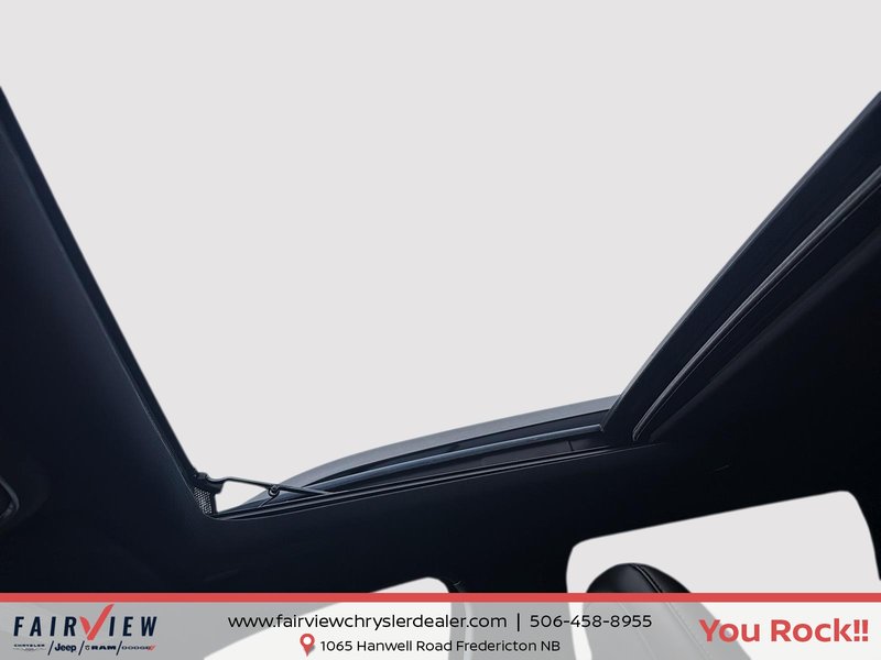 2021 Jeep Cherokee 80th Anniversary Leather, panoramic roof, trailer group