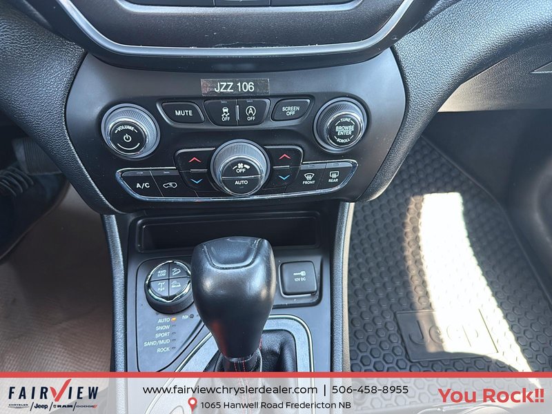 2022 Jeep Cherokee Trailhawk V6 immaculate condition