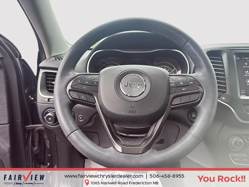 2022 Jeep Cherokee Trailhawk Elite With sun and sound group new brakes