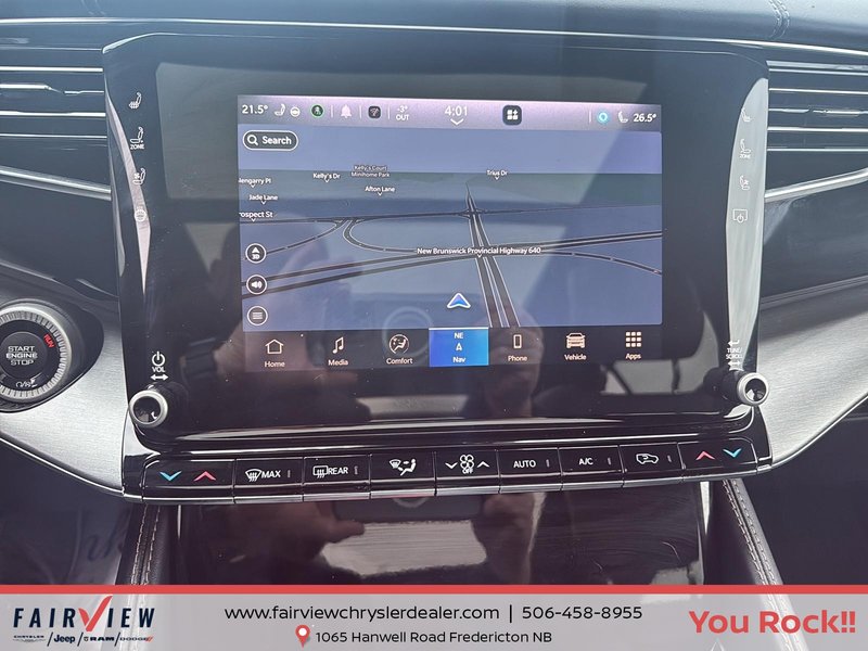 2023 Jeep Wagoneer Series II Carbide Full panoramic roof event safety group upgraded audio