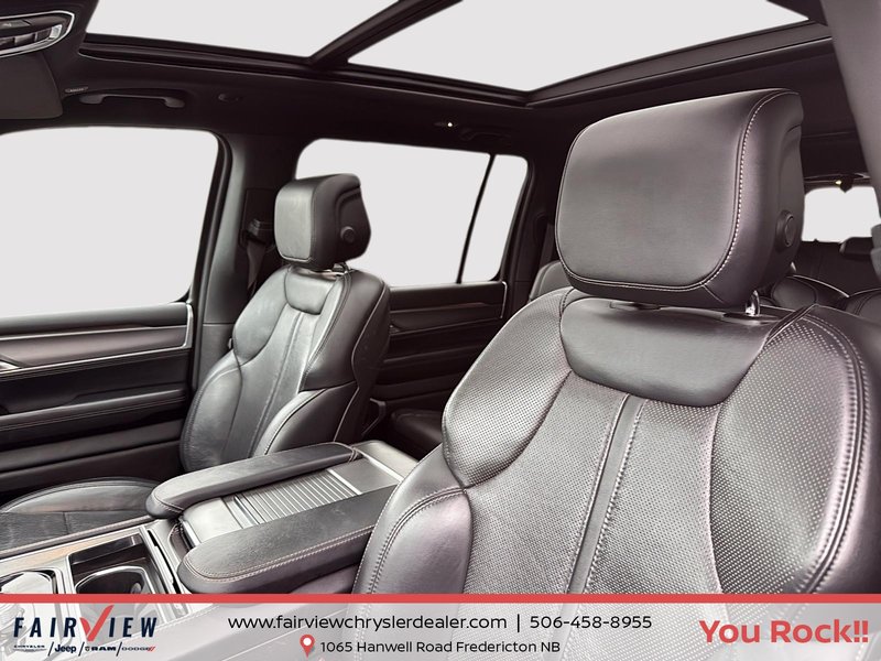 2024 Jeep Wagoneer Series II Carbide Full panoramic roof upgraded audio safety group