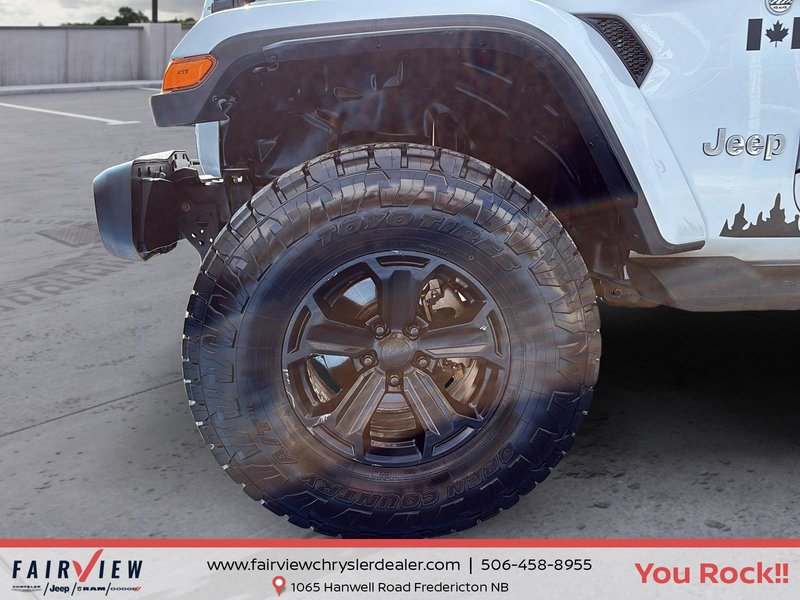2021 Jeep Wrangler Unlimited Sahara New 35 inch tires , thousand dollars in accessories