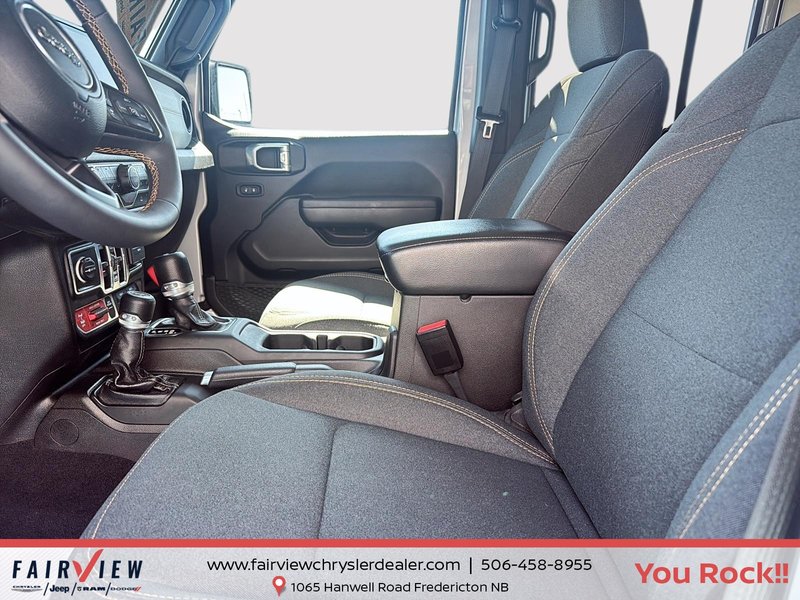 2024 Jeep Wrangler Willys Dual top group