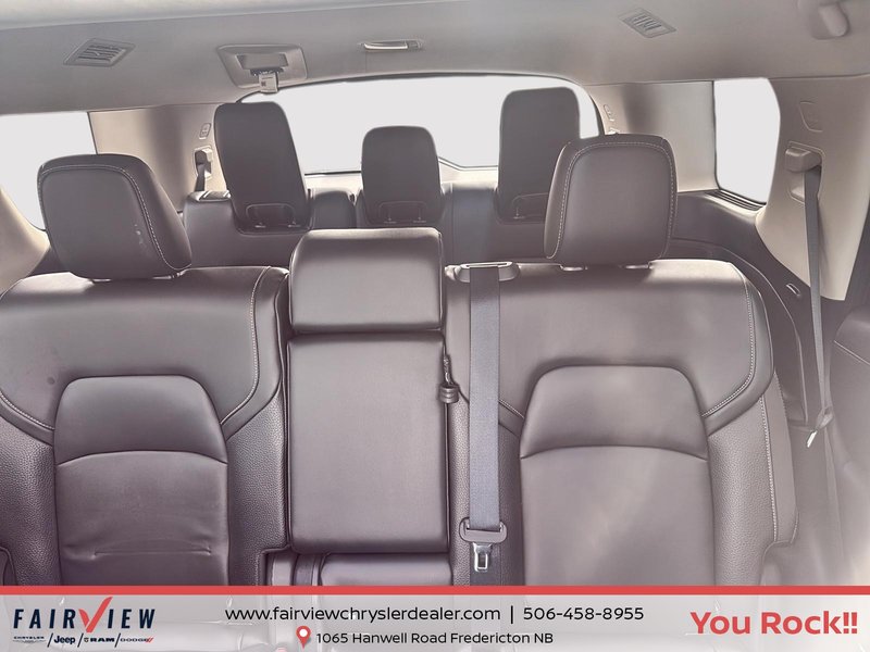 2022 Nissan Pathfinder SL night edition Absolutely like new condition, seven passenger leather sunroof, fully loaded