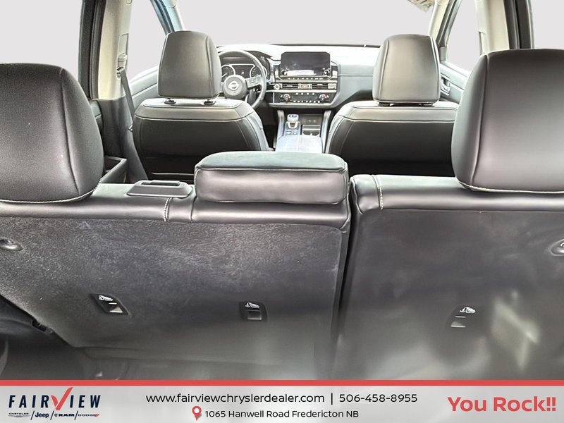 2022 Nissan Pathfinder SL night edition Absolutely like new condition, seven passenger leather sunroof, fully loaded