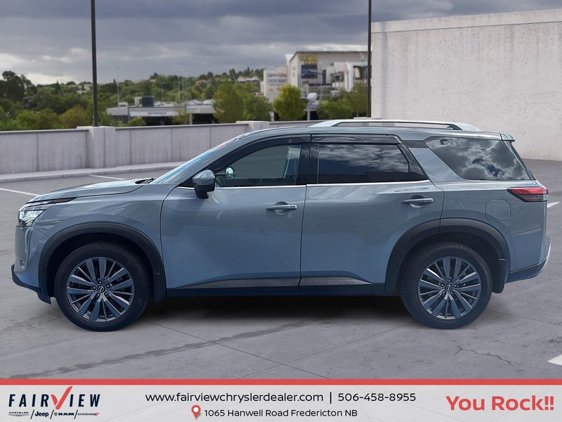 2022 Nissan Pathfinder SL night edition Absolutely like new condition, seven passenger leather sunroof, fully loaded