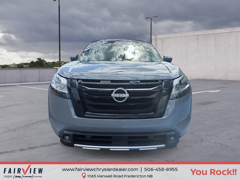 2022 Nissan Pathfinder SL night edition Absolutely like new condition, seven passenger leather sunroof, fully loaded