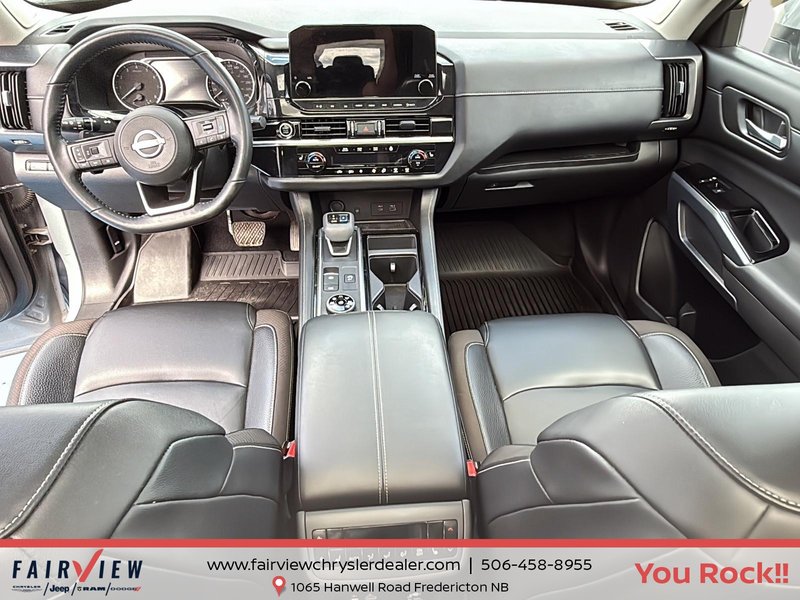 2022 Nissan Pathfinder SL night edition Absolutely like new condition, seven passenger leather sunroof, fully loaded