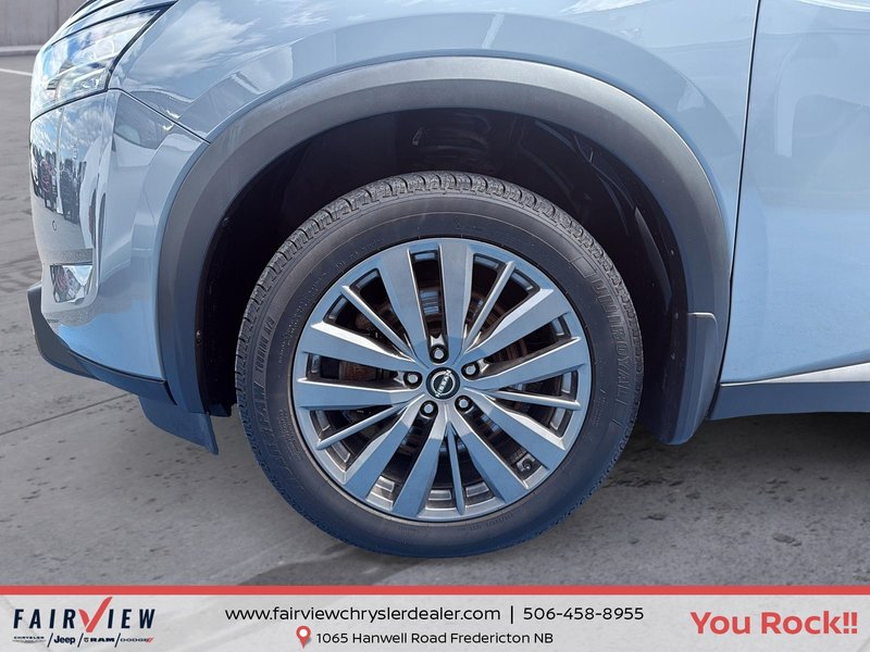 2022 Nissan Pathfinder SL night edition Absolutely like new condition, seven passenger leather sunroof, fully loaded