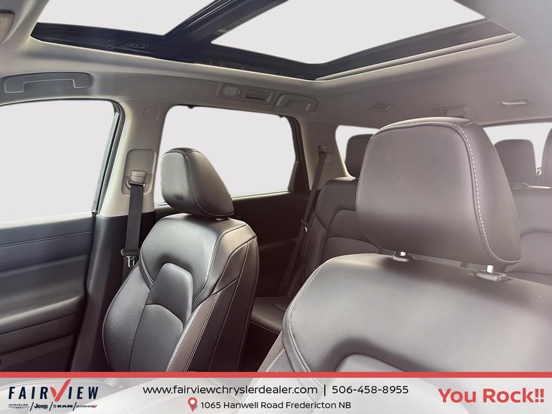 2022 Nissan Pathfinder SL night edition Absolutely like new condition, seven passenger leather sunroof, fully loaded