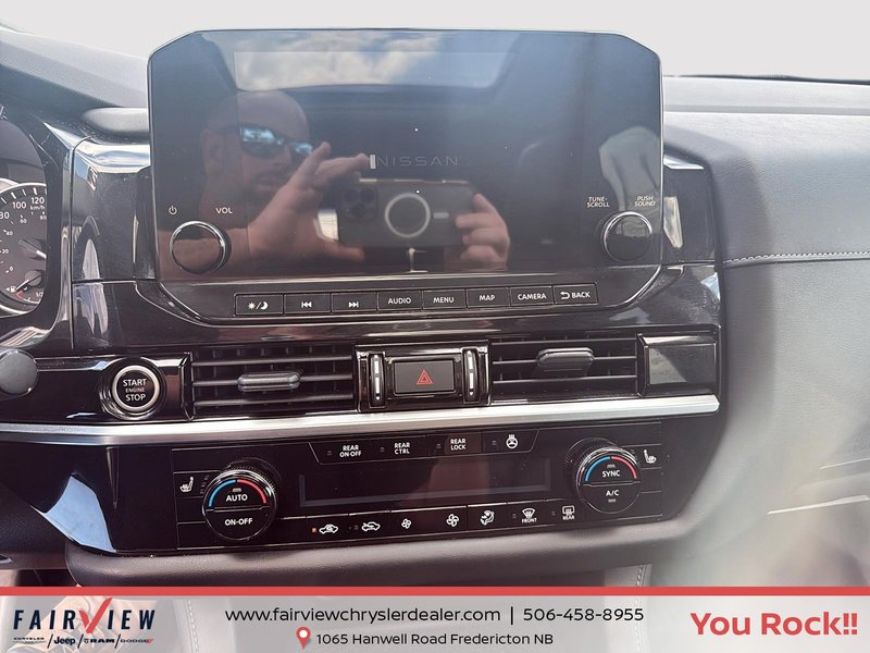2022 Nissan Pathfinder SL night edition Absolutely like new condition, seven passenger leather sunroof, fully loaded