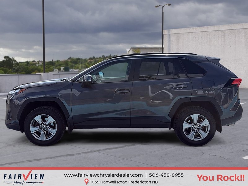 2023 Toyota RAV4 XLE EXL with sunroof and sound package new tires