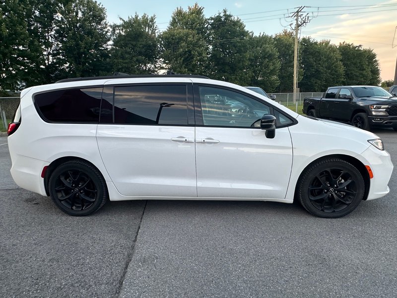 2025 Chrysler Pacifica Limited NAV**TOIT PANO**ALPINE**CUIR**GROUPE TECH**JANTES 20 POUCES