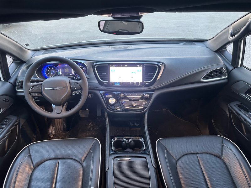 2025 Chrysler Pacifica Limited NAV**TOIT PANO**ALPINE**CUIR**GROUPE TECH**JANTES 20 POUCES