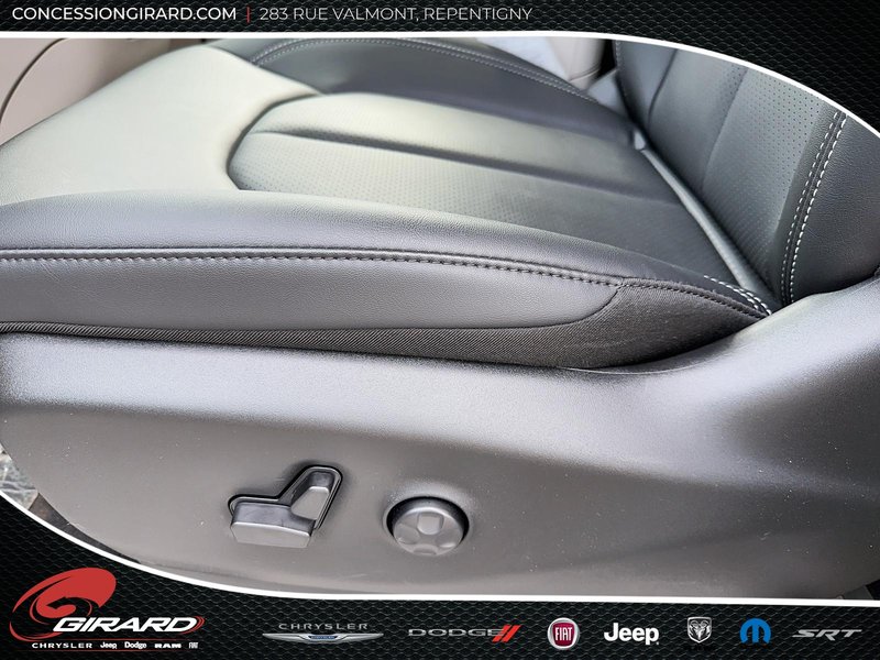 2024 Chrysler Pacifica Hybrid ROAD TRIPPER