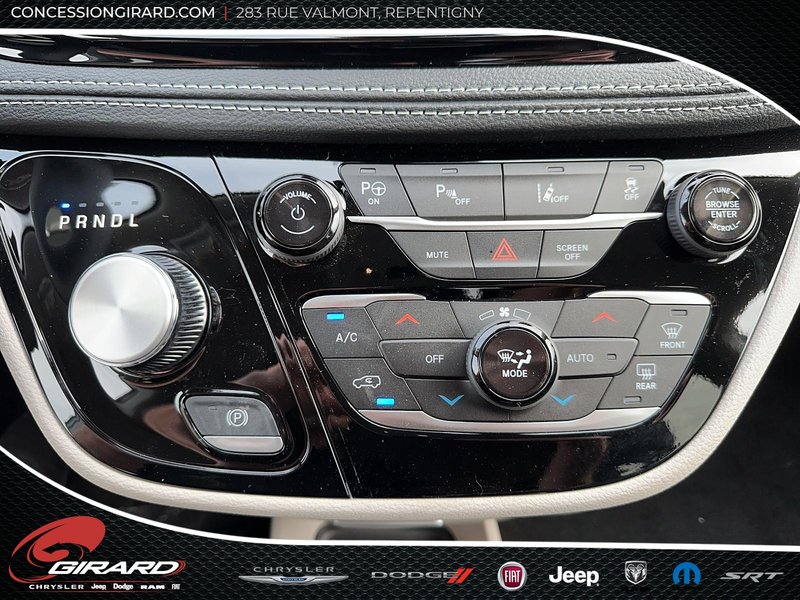 2024 Chrysler Pacifica Hybrid ROAD TRIPPER