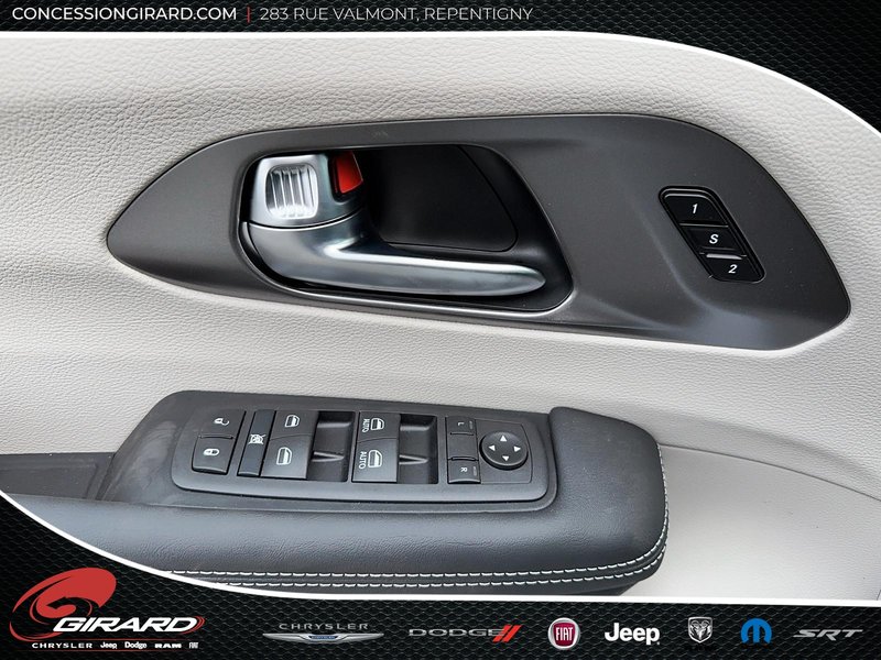 2024 Chrysler Pacifica Hybrid ROAD TRIPPER