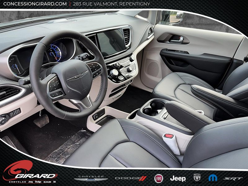 2024 Chrysler Pacifica Hybrid ROAD TRIPPER