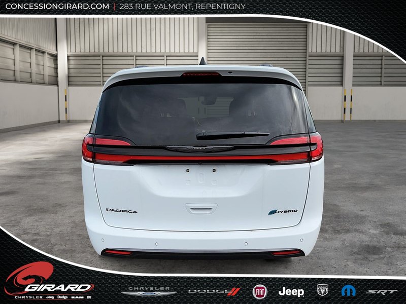 2024 Chrysler Pacifica Hybrid ROAD TRIPPER