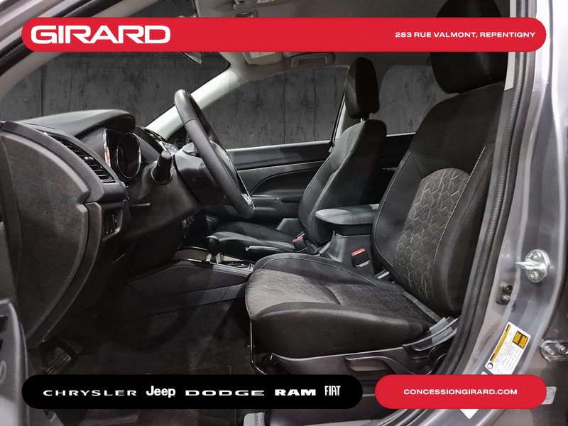 2025 Mitsubishi RVR SE