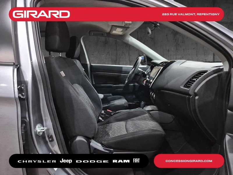 2025 Mitsubishi RVR SE
