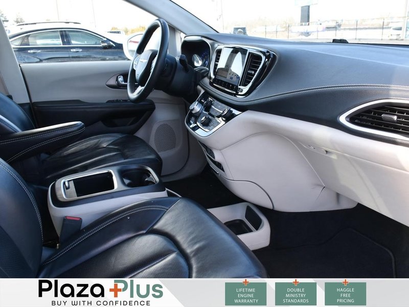 2022 Chrysler Pacifica Touring L LEATHER/LANE DEPARTURE WARNING/BLIND SPOT MONITOR/APPLE CAR PLAY/NO ACCIDENTS