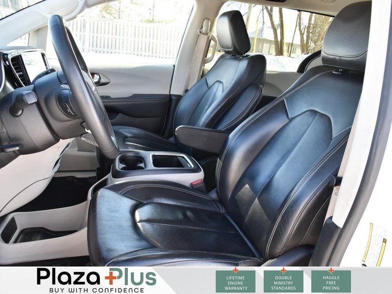 2022 Chrysler Pacifica Touring L LEATHER/LANE DEPARTURE WARNING/BLIND SPOT MONITOR/APPLE CAR PLAY/NO ACCIDENTS