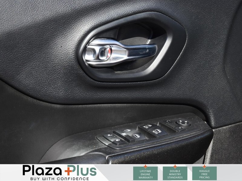 2019 Jeep Cherokee Trailhawk HEATED WHEEL/REMOTE START/APPLE CAR PLAY/PANOROOF/POWER LIFT GATE