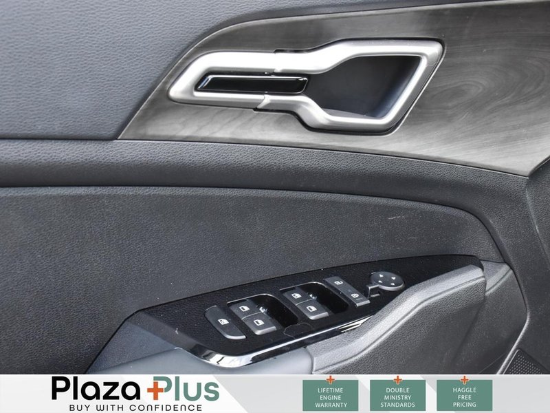 2024 Kia Sportage LX X-LINE PKG/LEATHER/SUNROOF/BACK UP CAMERA/FREE WINTER TIRES AND RIMS