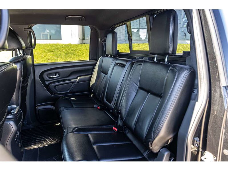 2018 Nissan Titan SV Midnight Edition 4x4 Crew Cab SV Midnight Edition